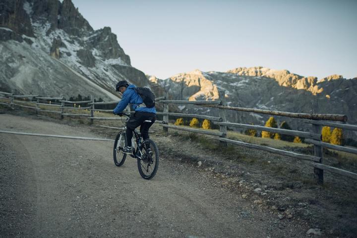 Mit dem MORRISON Bike und der richtigen Bekleidung lässt man auch anspruchsvolle Anstiege hinter sich