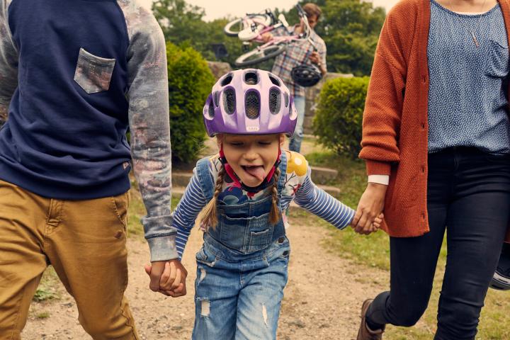 Mit dem passenden Kinderhelm können die Kleinsten sich in das tägliche Fahrrad-Abenteuer begeben