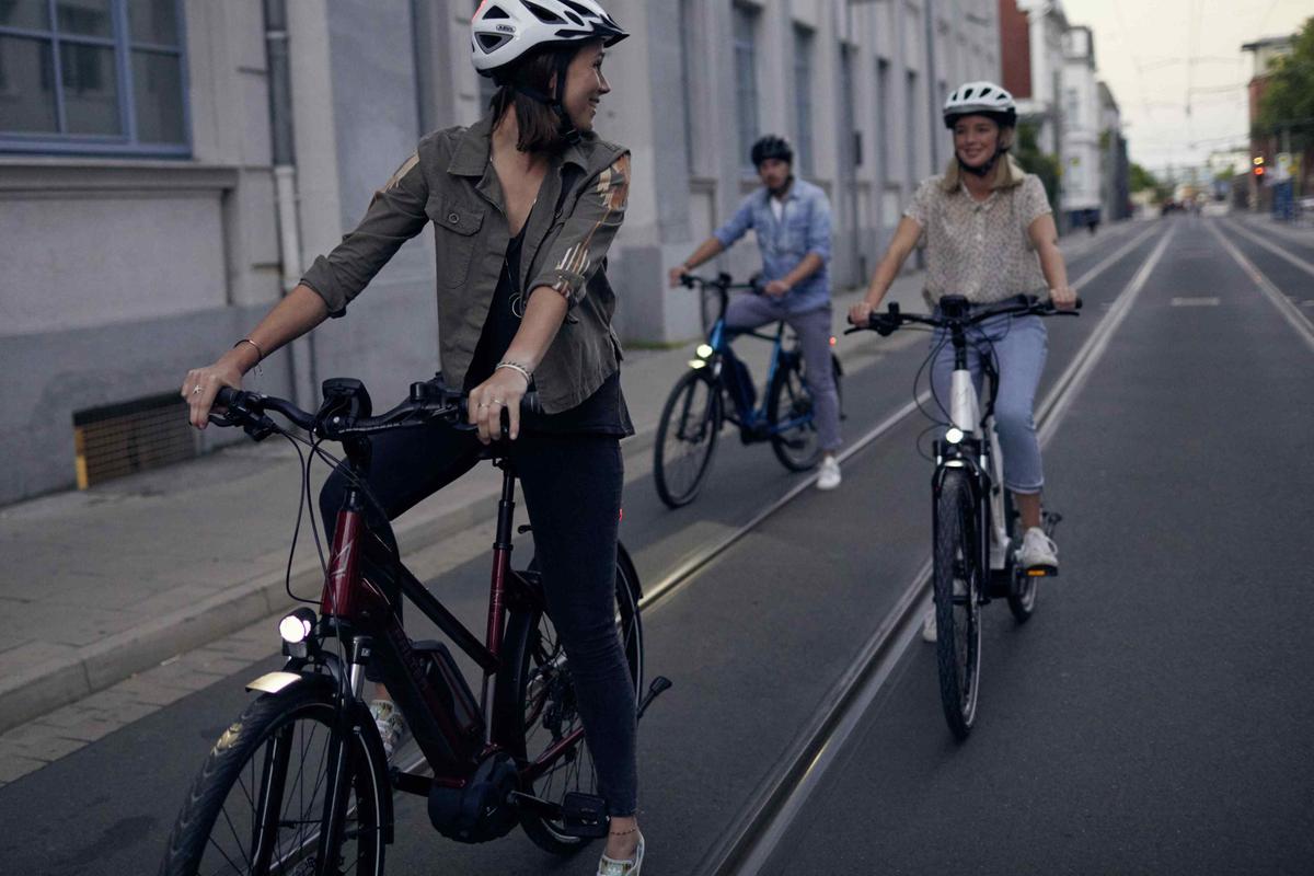 Die Beleuchtung am Zweirad ist nicht nur wichtig um die Strecke vor sich zu sehen. Andere Verkehrsteilnehmer müssen Sie sehen können. Nur so sind Sie sicher unterwegs.